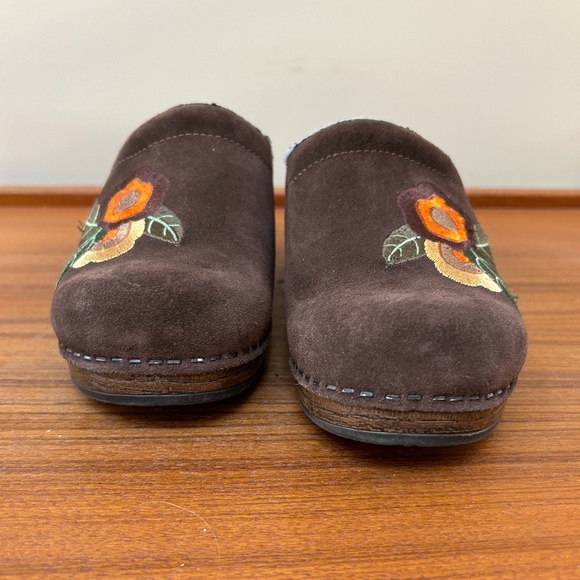 Vintage Suede Dansko Clogs - Picture 5 of 7